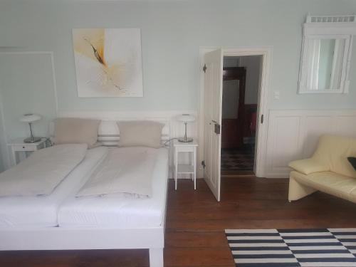 Appartements Ehem. Sommerresidenz von Fürst Friedrich III. App.1 und App.2 7 Teichweg App. 1 und App. 2 Kirn