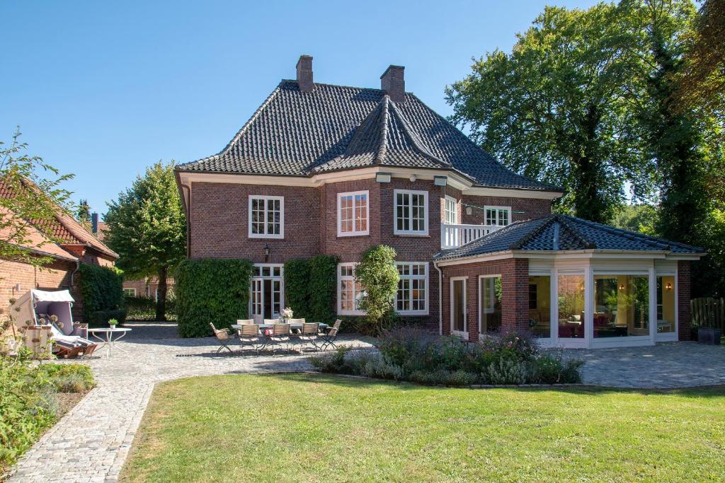 Maison de vacances Ehemaliges Gutshaus Oevelgönne Allee 1, 23730 Övelgönne