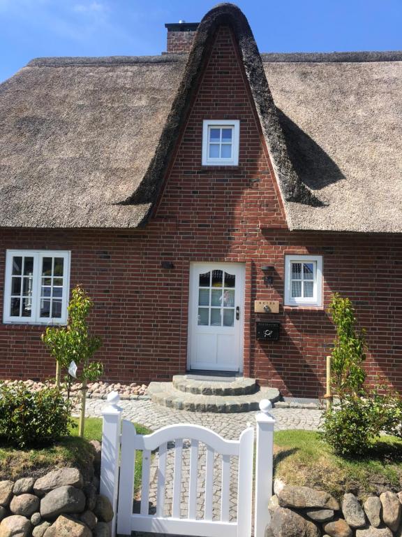 Maison de vacances Eidumhaus, freistehendes Reetdachhaus mit Garten in Strandnähe 10 Eidumweg Eidumhaus, 25980 Westerland