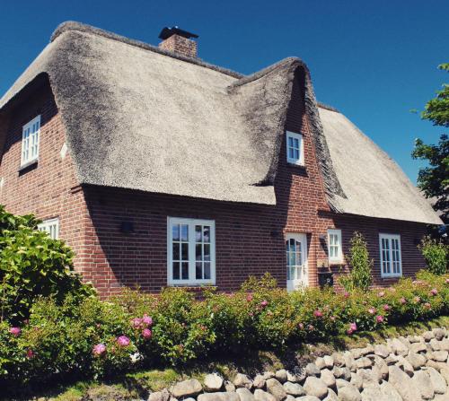 Eidumhaus, freistehendes Reetdachhaus mit Garten in Strandnähe Westerland allemagne