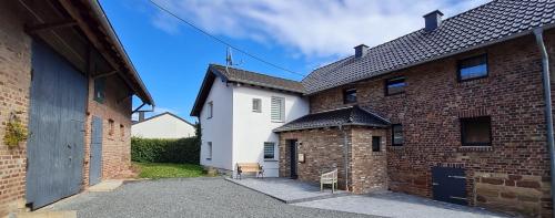 Eifelhof mit Obstbaumwiese Nideggen allemagne