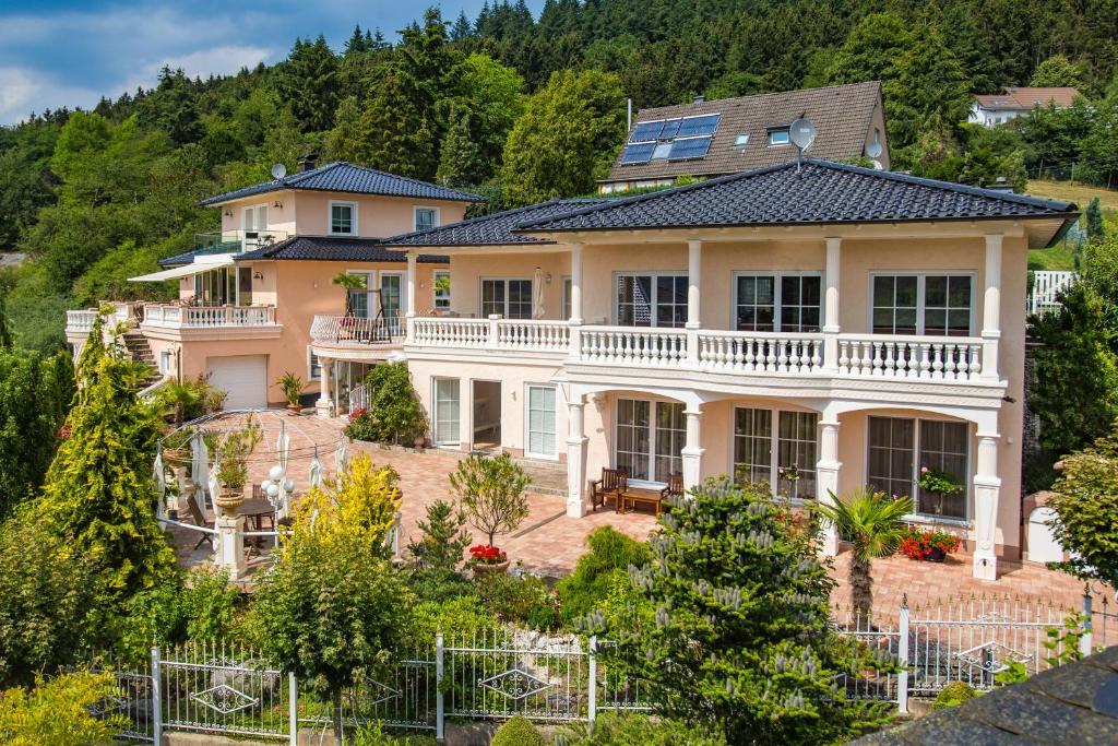 Villa Eifelpalace SB4 am Nürburgring Schwallenberg, 53518 Adenau