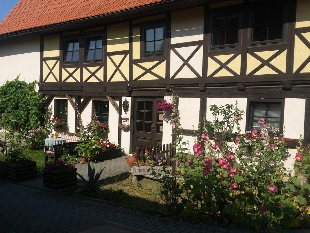 B&B / Chambre d'hôtes Elbhangzimmer Dresden Pillnitzer Landstraße 226, 01326 Dresde