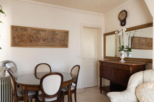 Elegant apt for 2 near the Montparnasse tower Paris france