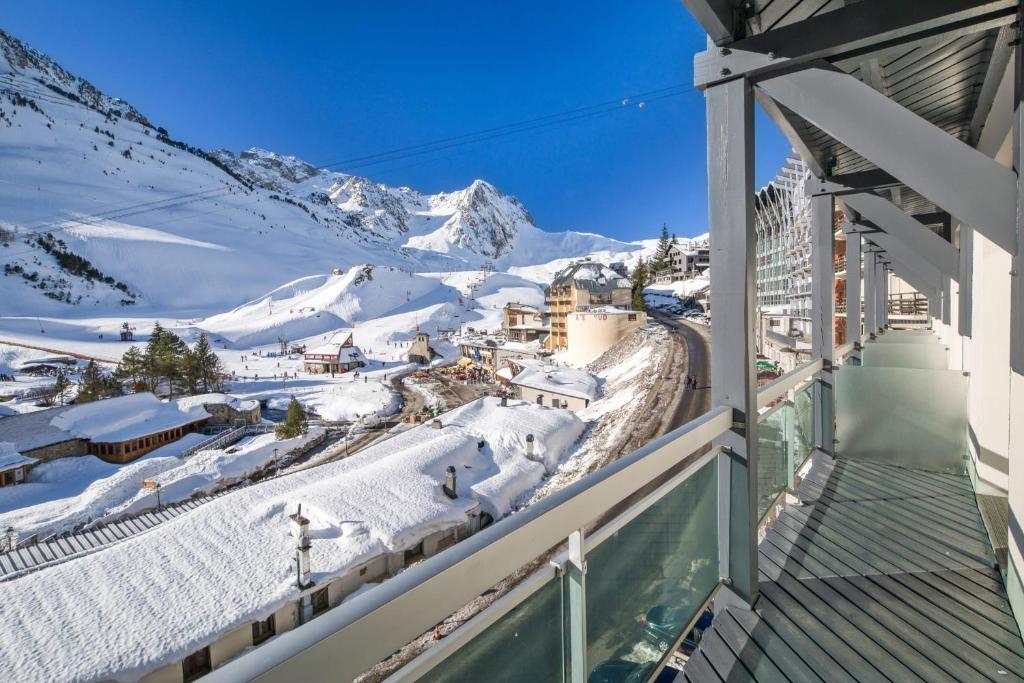Appartement Elegant flat with balcony at the foot of the slopes in La Mongie - Welkeys 20 avenue du Tourmalet Résidence Altitude 1800, 65200 La Mongie