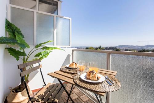 Elegant Studio w/ AC & Balcony by LovelyStay Porto portugal