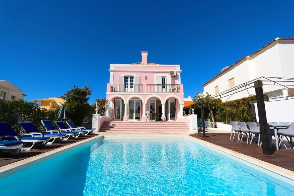 Villa Elegant Vilamoura Old Town Villa Villa Camilla 6 Bedrooms Pool Table 310242 Rua da Suiça, 8125-455 Vilamoura