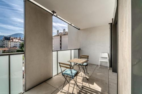 Appartement Emergence - Beau T1 pour 2 personnes balcon et garage 13 avenue de Cran Annecy