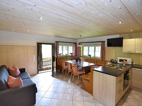 Maison de vacances Enchanting Holiday Home in M hlenbach with Fenced Garden  Mühlenbach