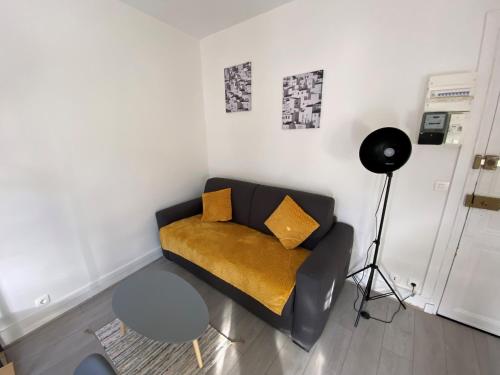 Appartement ENGHIEN-LES-BAINS : studio au coeur du centre ville 1 Rue de l'Arrivée Enghien-les-Bains