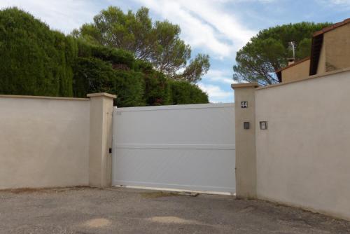 B&B / Chambre d'hôtes ENTRE AVIGNON et PONT DU GARD 44 Chemin de la Plaine Rochefort-du-Gard