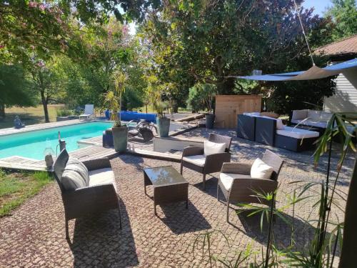 Entre deux mers, piscine privée Soulignac france