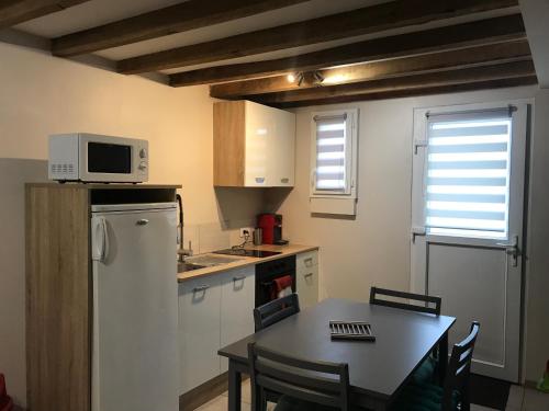Entre forêt et canal. Fay-aux-Loges france
