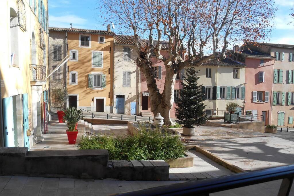 Appartement Entre Saint-Tropez et les gorges du Verdon. rdc gauche 17 Place Neuve, 83510 Lorgues