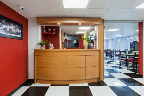 Hôtel ENZO HOTELS CHALONS EN CHAMPAGNE by Kyriad Direct ZI Saint Martin / RN 44 - Route de Reims 10 Avenue du 8 Mai 1945 Châlons-en-Champagne