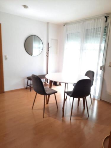 Appartement ERLANGEN Appartement neu ruhig zentral Nähe Burgberg mit Stellplatz 45 Bayreuther Straße Whg Nr. 1 im EG (nur 1 Nachbar), kurz und direkt v. TG Stellplatz Erlangen