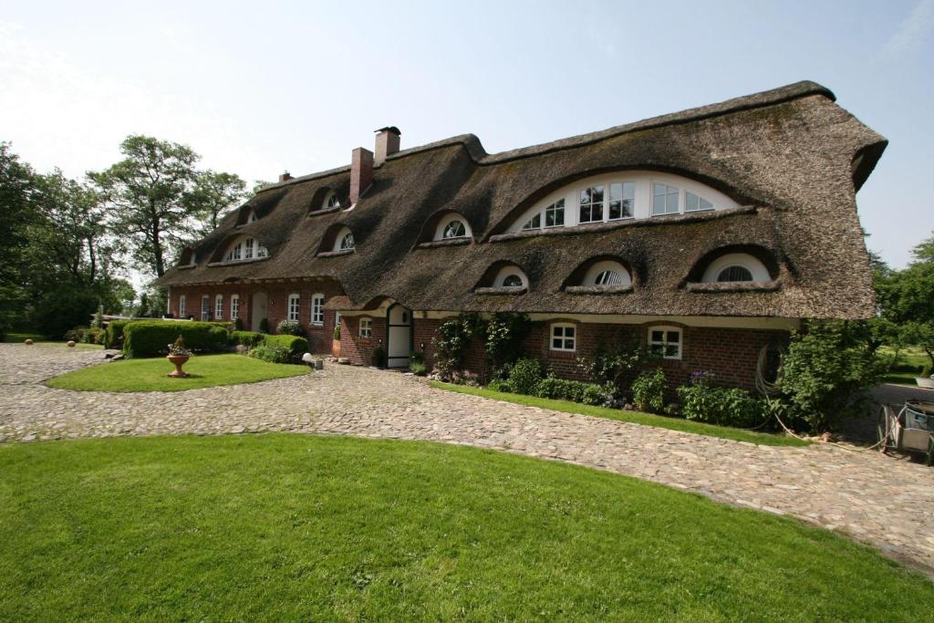 Maison de vacances Erlenhof-Steinau-Fachwerkhaus-mit-Reetdach Süderende 3, 21775 Steinau