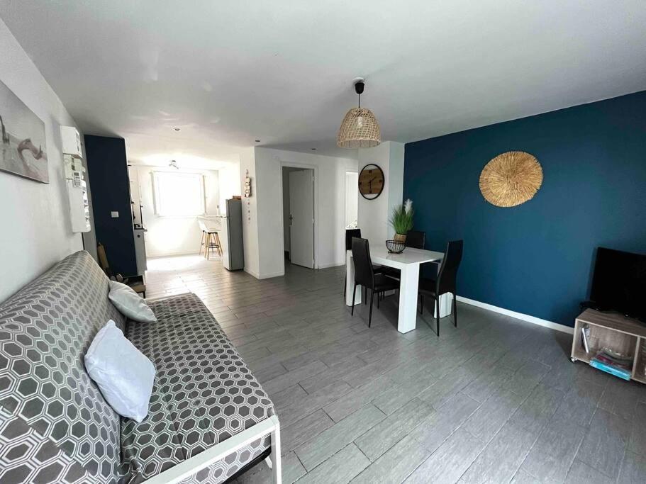 Appartement ~ ESCAPE AND BEACH ~ Résidence neguev, 1er étage gauche. 3 Avenue Edouard Herriot, 66140 Canet-en-Roussillon
