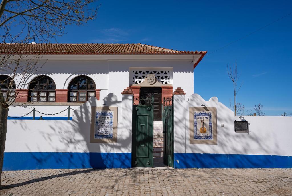 B&B / Chambre d'hôtes Escola do Fado Estrada 243 – Vila Fernando (Antiga Escola Primária), 7350-511 Vila Fernando