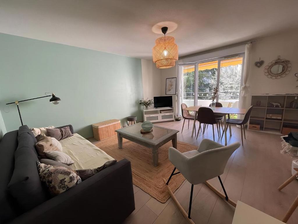 Appartement « Esprit cosy », terrasse, piscine, proche Lyon 122 Rue Joliot Curie, 69160 Tassin-la-Demi-Lune
