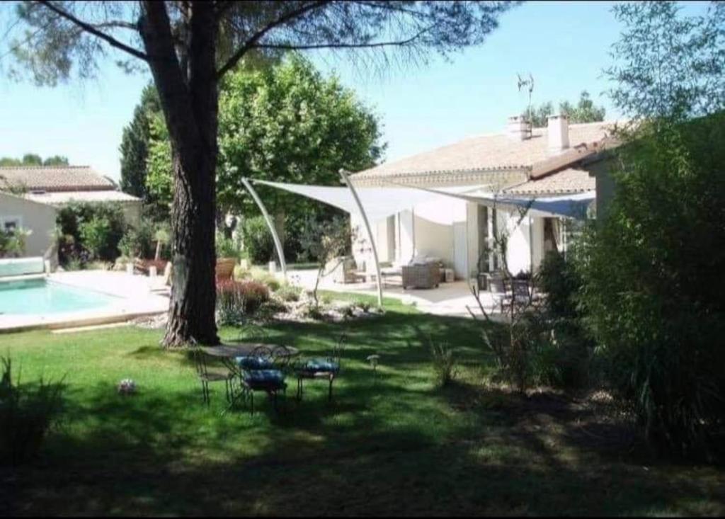 Villa … et la fourmi Chemin de Mangepan, 84800 Saumane-de-Vaucluse