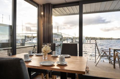 Bateau-hôtel exclusives Hausboot \ Warteburgweg 7 Heiligenhafen