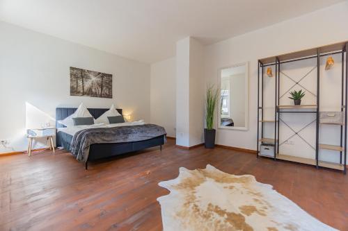 Maison de vacances Exklusive Stadtvilla-190qm- Parkplatz- 3Schlafzimmer- 2 Bäder- Netflix- Waschmaschine- 4 Etagen-nähe Theater 58 Schillerstraße Cottbus