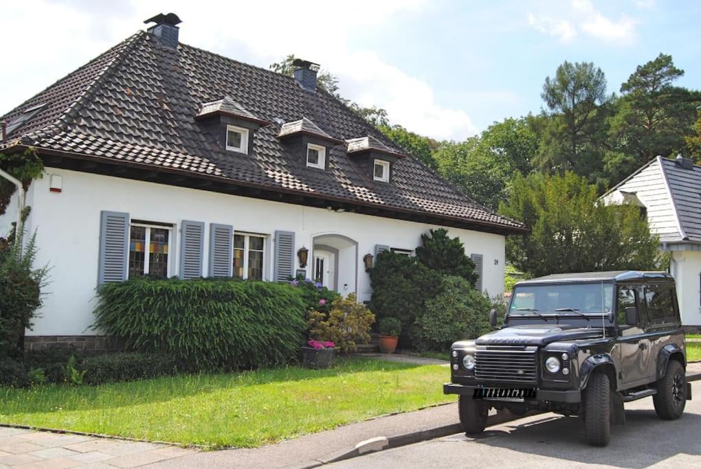 Villa Exklusive Villa am Wald mit Garten, Waldzugang und Sauna 24 Buchweizenberg, 42699 Solingen