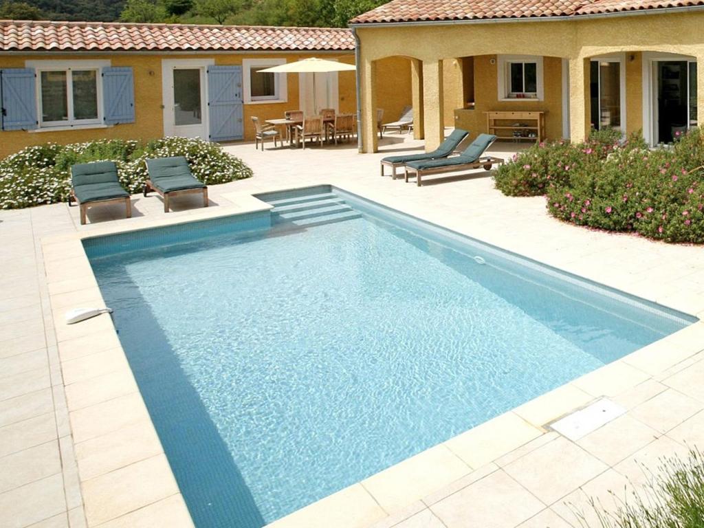 Maison de vacances Exotic Holiday Home in Ceps with Private Pool , 34460 Cazedarnes