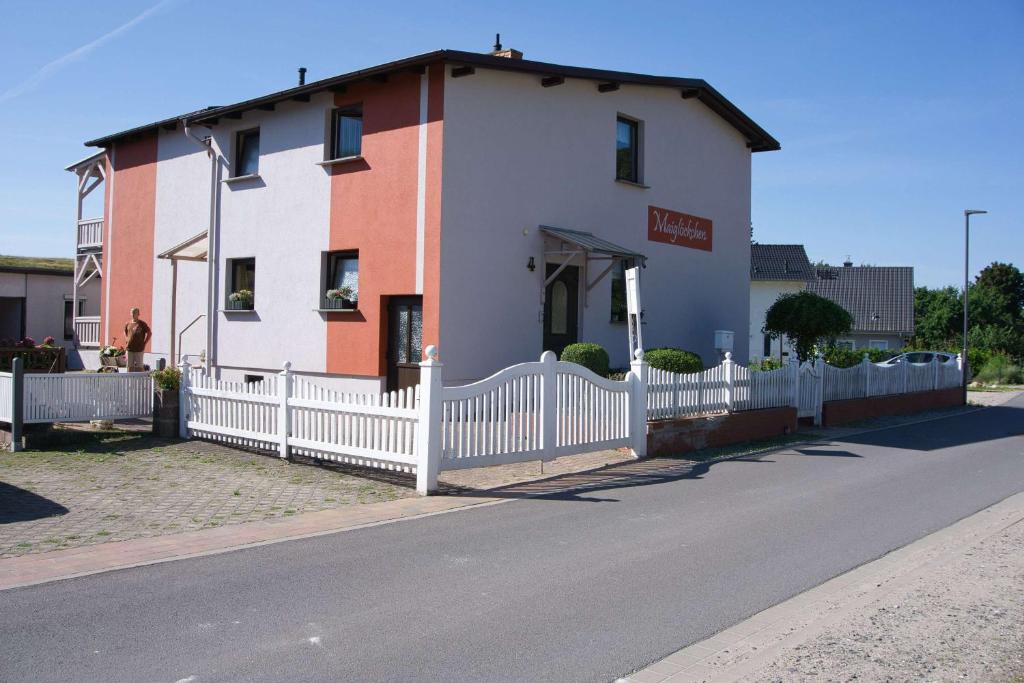 Appartement F-1016 Haus Maiglöckchen Doppelzimmer 01 mit Frühstück 4 Hövtstraße, 18586 Göhren