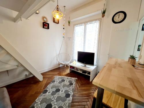 Appartement F1 mezzanine centre ville Nice, 1 à 4 personnes, quartier Libération 18 Rue Marceau Nice