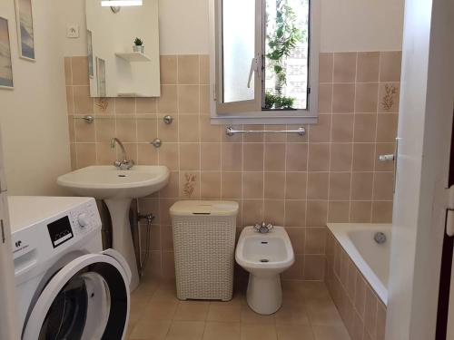 Appartement F2 cosy tout confort, vue mer à 100m des plages Résidence santa lina bat k4 route des sanguinaires Ajaccio