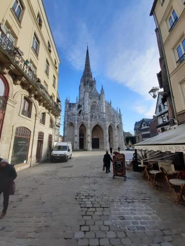 Appartement F2 de charme au cœur de Rouen, vu unique sur la cathédrale Rue Saint-Romain Rouen