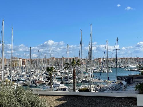 F2 duplex climatisé Cap Agde centre port Le Cap d\'Agde france