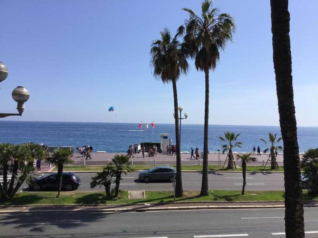 Appartement F2, vue panoramique mer 3 Promenade des Anglais, 06000 Nice