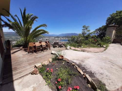 F3 FENETRE SUR JARDIN VUE MER ET MONTAGNE pour 4 VOYAGEURS Ajaccio france