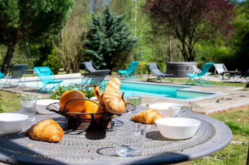 Fabuleuse propriété - 24/27 Pers/Piscine/au coeur d'un charmant village Thilouze france