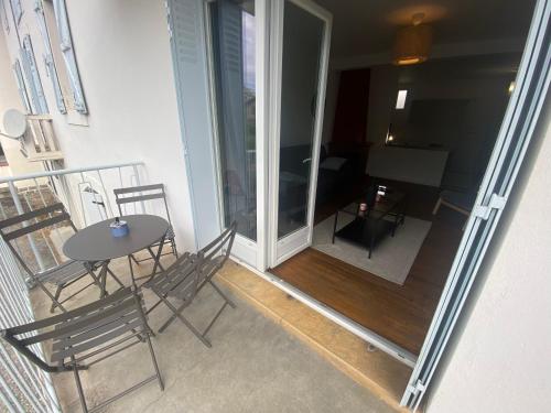 Appartement Fabuleux T3 de 85 m2, situé au calme avec grand parking gratuit privé ,Fibre wifi 56 Avenue de l'Isle, appartement 1 ,entrée n 2 Saint-Gaudens