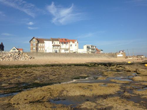 FACE A LA MER , L ARTISTE Ambleteuse france