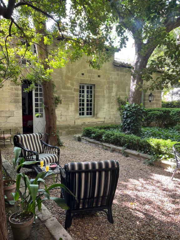 B&B / Chambre d'hôtes Face au Palais 13 B Place du Palais, 84000 Avignon