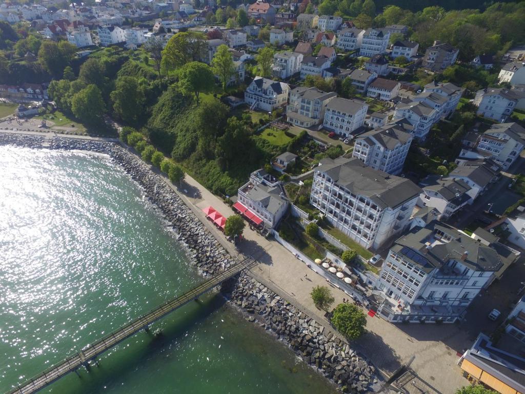 Hôtel Fährblick - Pension und Restaurant direkt am Wasser 5 Strandpromenade, 18546 Sassnitz