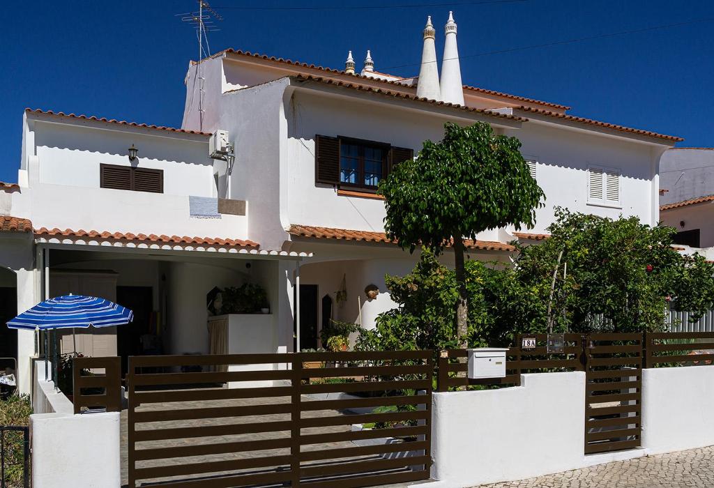 Maison d'hôtes Familia Brito Aldeamento de Porches, Lote 18A, 8400-498 Porches