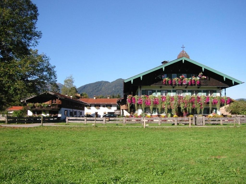 Maisons de vacances Familien-Bauernhof-Berghammer Wolfsgrubstr. 32, 83700 Rottach-Egern