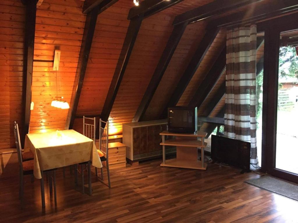 Maison de vacances Familienfreundliches-Ferienhaus-mit-Waldrand-Lage Feriendorf Freilingen 193, 53945 Blankenheim