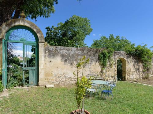 Appartement Family Apartment in a castle with pool in Petite Camargue  Aimargues