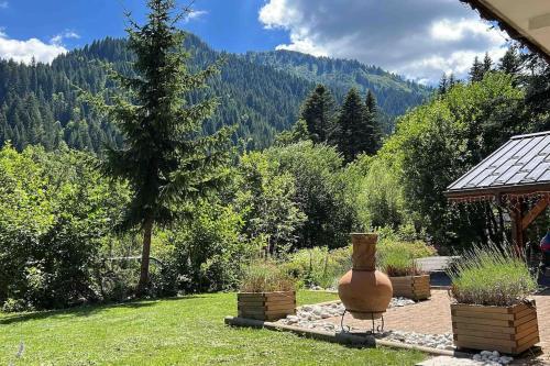 Chalet Family Chalet, Stunning Views & New Hot Tub 896 Route du Plan La Côte dʼArbroz