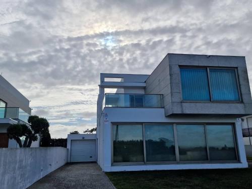 Family house with pool and beautiful river view Ovar portugal