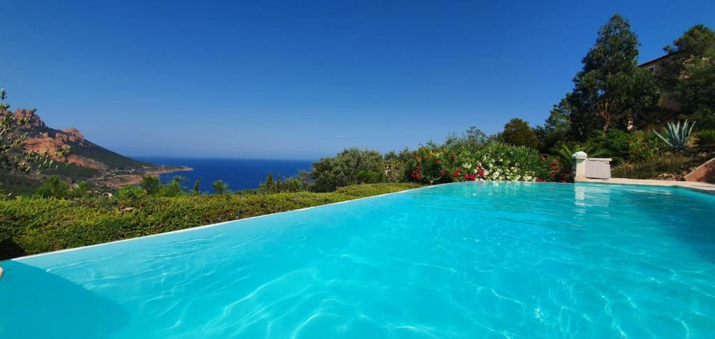 Villa Family Villa 14 People - View of the Sea and the Esterel - Private Pool 2111 boulevard de l'esterel, 83530 Anthéor