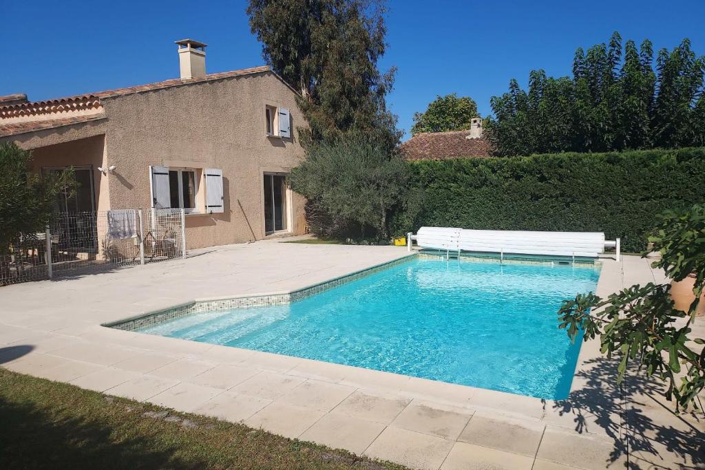 Maison de vacances Family Villa With Pool And Garden 50 Impasse du Petit Nevon, 84800 LʼIsle-sur-la-Sorgue