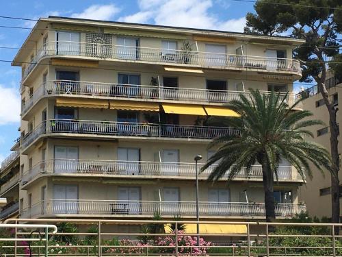 Fantastic sea view for this 2 bedroom up to 6 people 327 Cannes france